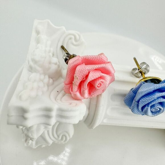 Vintage Ribbon Pink Blue Rose Stud Earrings Delicate Feminine Dainty Retro - Picture 7 of 8